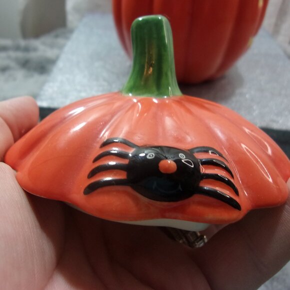 COPY - H-182 VINTAGE HALLMARK LIDDED PUMPKIN JAR/JACK-O-LANTERN TREAT JAR - Picture 5 of 11